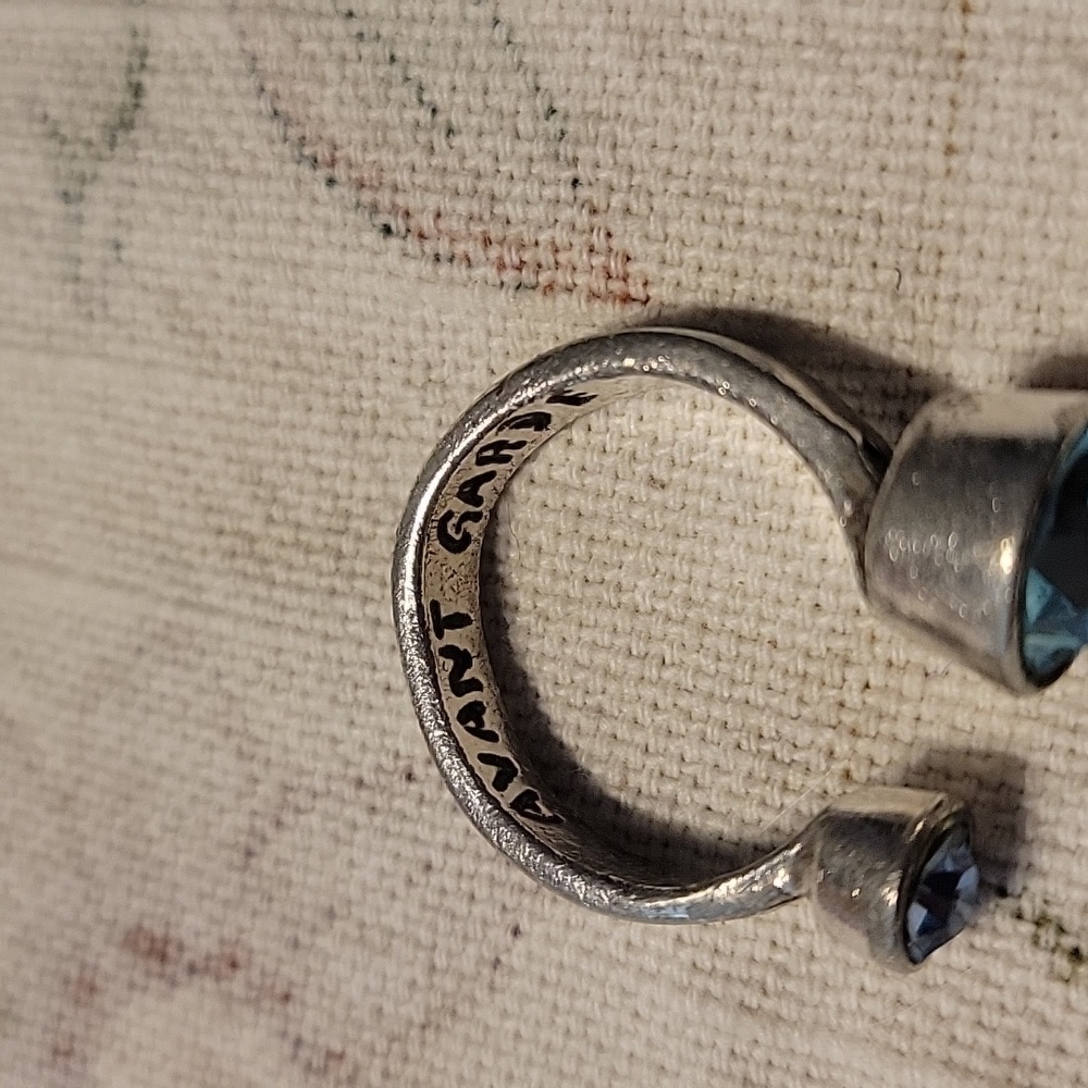 Beautiful Unique Ring - image 3